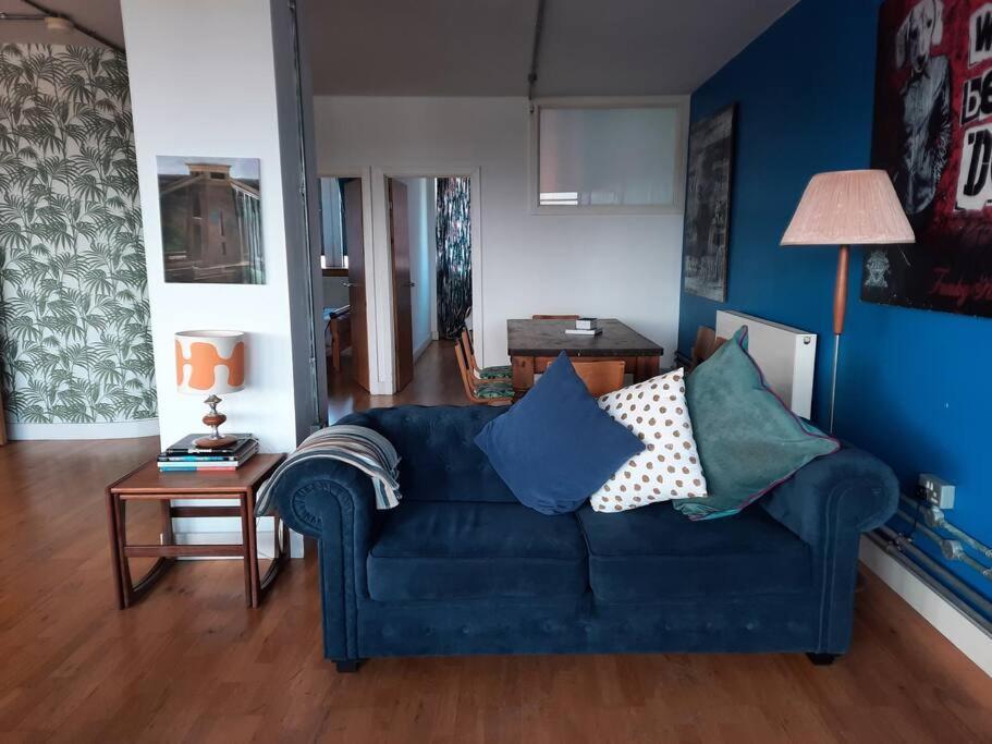 Trendy, Urban Open Plan Apartment Bristol Eksteriør billede