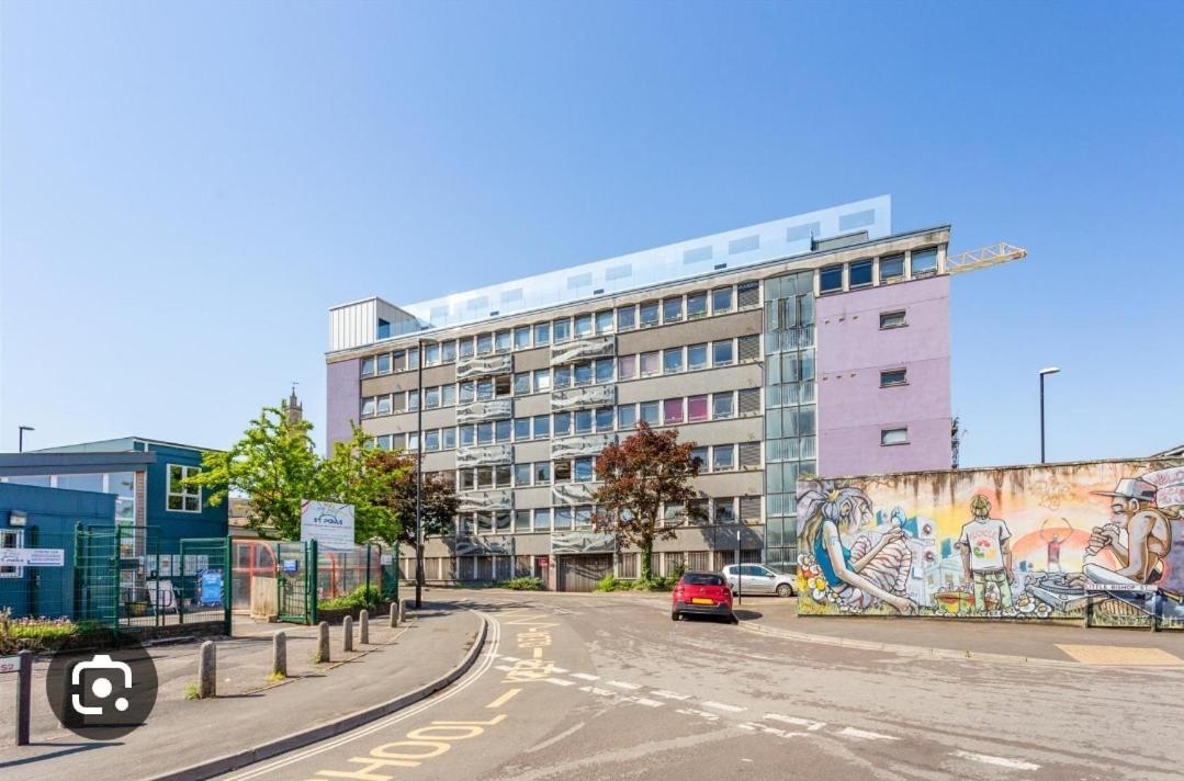 Trendy, Urban Open Plan Apartment Bristol Eksteriør billede